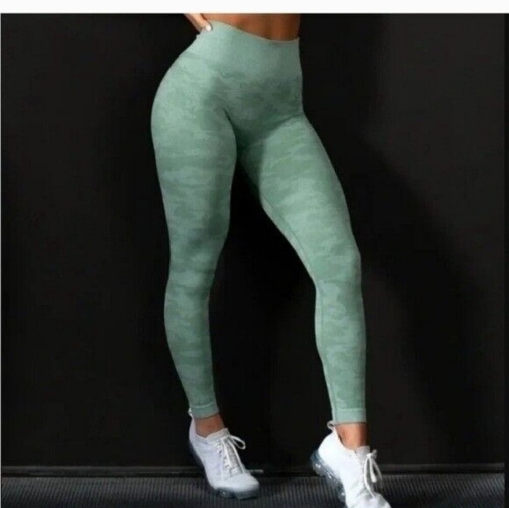 Gymshark Camo Seamless - light green small
